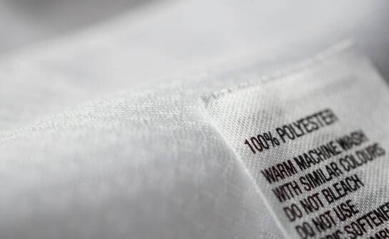 Jakie są zalety stosowania dekoracyjnych papierów w etykietach odzieżowych?