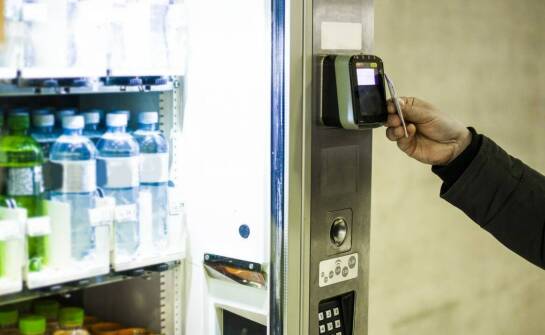 Jakie produkty najlepiej sprzedają się w automatach do napojów i przekąsek?