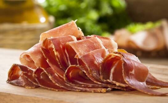 Historia i tradycja produkcji parmeńskiej włoskiej szynki