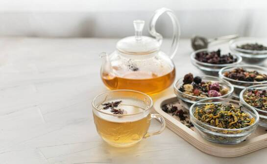 Sklep herbaciany – jak zorganizować degustację dla przyjaciół?