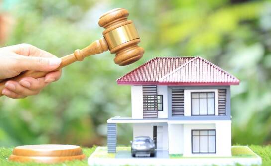 Licytacje komornicze a inwestycyjne ryzyko – co warto rozważyć?