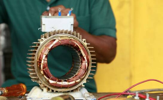 Miedziana blacha: niezastąpiony materiał w produkcji transformatorów