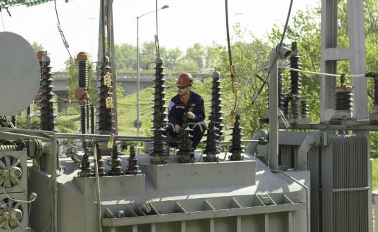 Rola kompensatorów w minimalizacji ryzyka awarii systemów przesyłowych