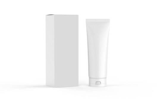 Jak technologie zdobienia wpływają na funkcjonalność i atrakcyjność kosmetycznych opakowań?