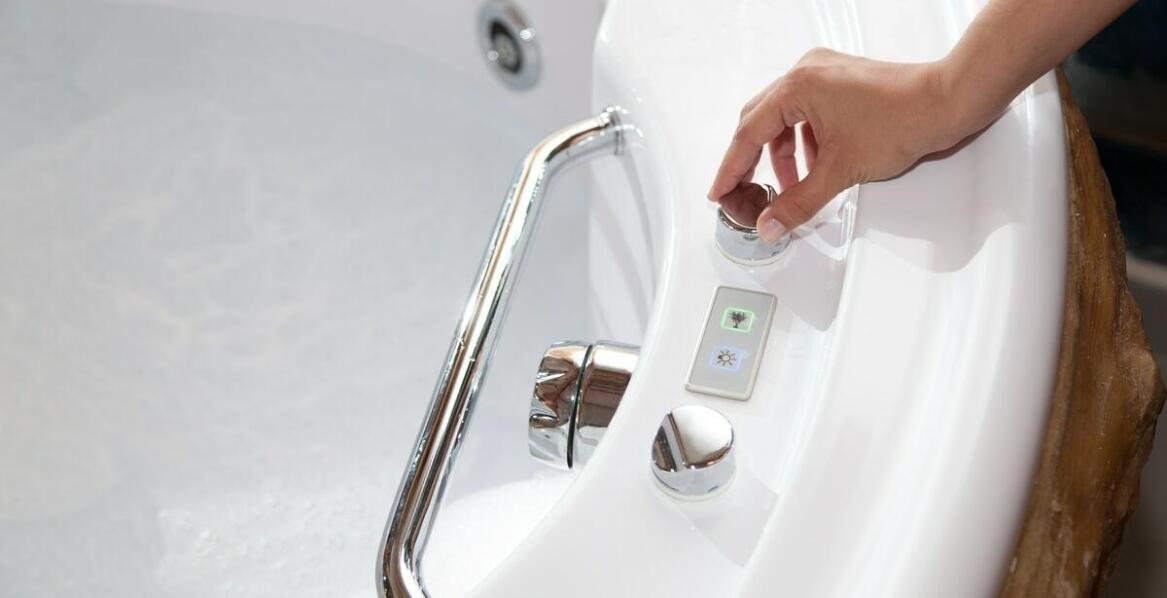 Nowoczesne systemy do zarządzania wodą w wannach z hydromasażem spa