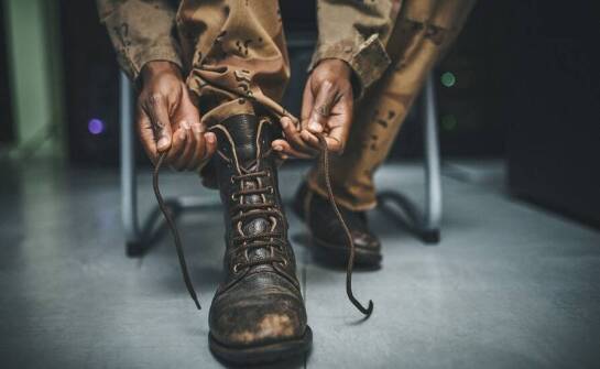 Wpływ konstrukcji taktycznych butów na komfort użytkowania