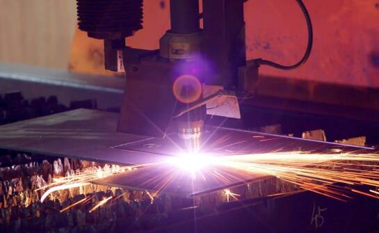 Usługi laserowego cięcia w kontekście optymalizacji produkcji przemysłowej