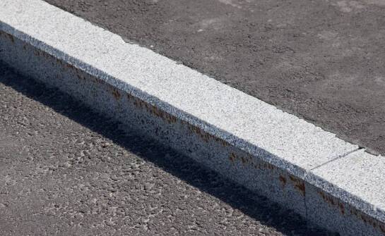 Wpływ granitowych krawężników na funkcjonalność przestrzeni miejskich