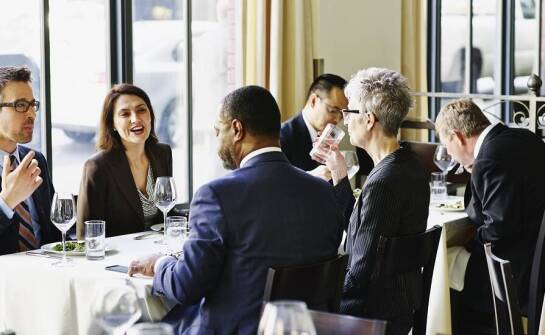 Najlepsze restauracje w Gdyni z opcją rezerwacji miejsc przy stole do spotkań biznesowych