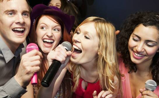 Jakie korzyści niesie organizacja karaoke na okolicznościowych imprezach?