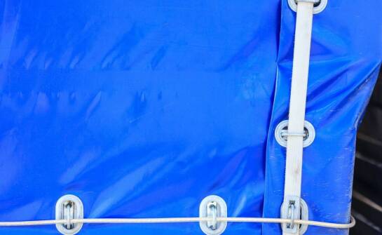 Różnorodność samochodowych plandek – jakie opcje są dostępne na rynku?