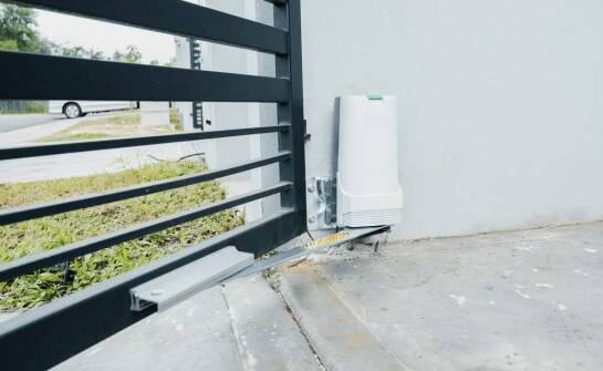 Wybór rozwiernej bramy – jakie są kluczowe czynniki decydujące?