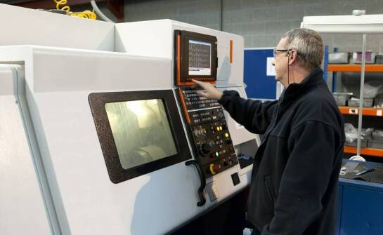 Jakie są najczęstsze błędy przy instalacji napędów CNC?