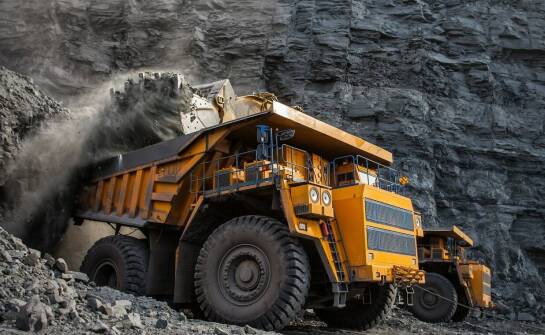 Organizacja transportu kruszywa – jak oszczędzać zasoby i czas?