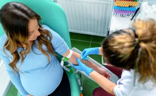 Korzyści z pakietów badań krwi dostosowanych do potrzeb kobiet w ciąży