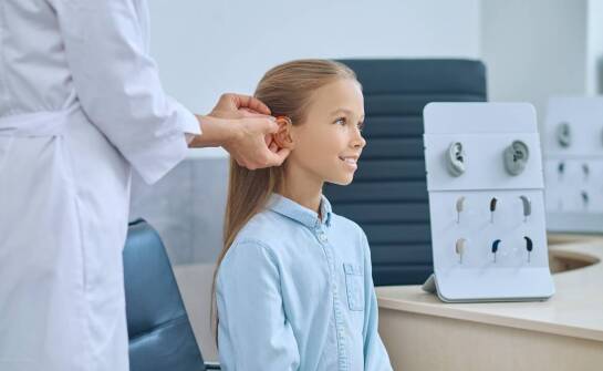 Zawroty głowy a problemy ze słuchem: jak je zdiagnozować?