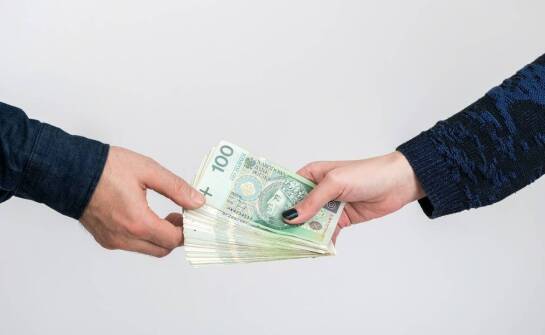 Jakie formalności należy spełnić przy pieniężnej umowie darowizny?