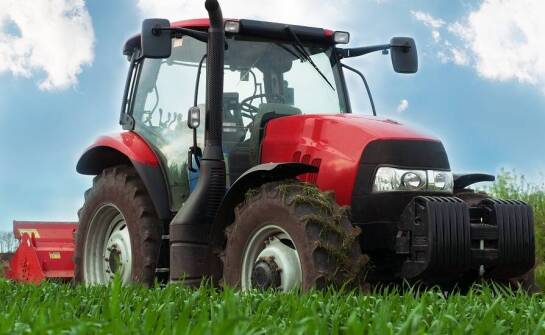 Jakie czynniki wpływają na wybór elektrycznego parnika do maszyn rolniczych?