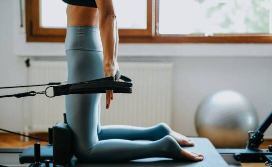 Dlaczego pilates jest skuteczny w poprawie elastyczności i siły mięśni?