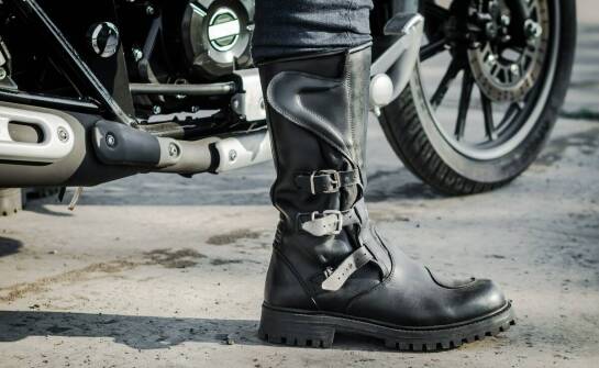 Motocyklowe buty a ochrona stopy: co mówią eksperci?
