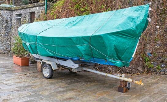 Różnorodność zastosowań plandek na łodzie i korzyści z ich użycia