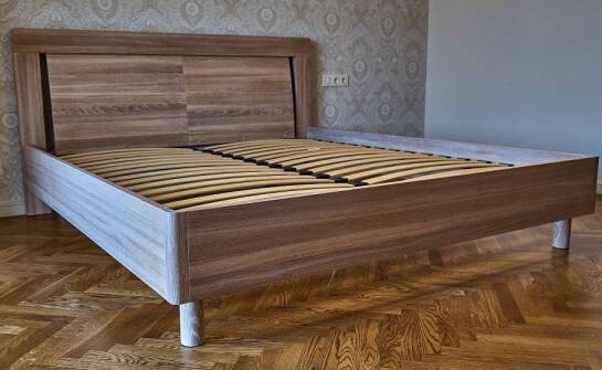 Zalety drewnianych łóżek 180x200 w aranżacji sypialni