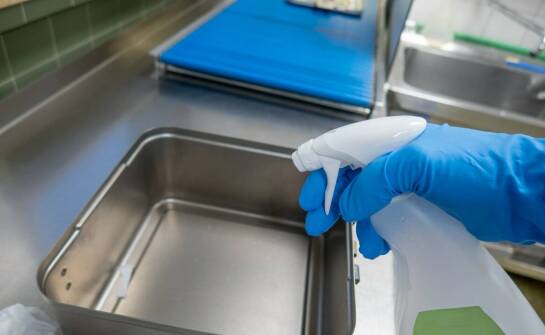 Zastosowanie akcesoriów z nierdzewnej stali w utrzymaniu czystości