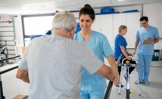 Spersonalizowane programy rehabilitacyjne dla seniorów po hospitalizacji