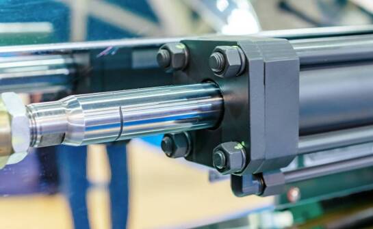 Dlaczego poziomujące śruby są kluczowe dla bezpieczeństwa przemysłowych instalacji?