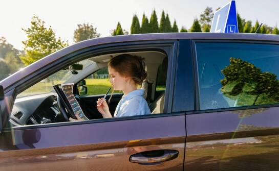 Praktyczne aspekty przygotowań do teoretycznego egzaminu na prawo jazdy