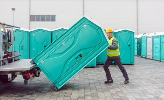 Wpływ szybkiego montażu przenośnych toalet na powodzenie imprezy