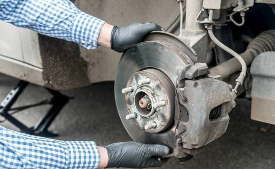 Serwis układów hamulcowych – bezpieczeństwo na drodze jest priorytetem