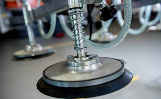 Poziomujące kółka: jak wpływają na ochronę delikatnych struktur maszynowych?