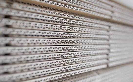 Znaczenie falistej tektury w projektowaniu opakowań SRP