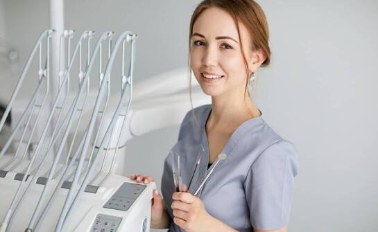 Rola kursów doskonalących dla asystentek stomatologicznych już pracujących