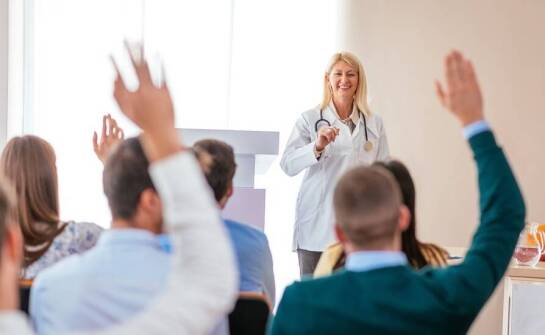 Jak nowoczesne technologie wpływają na naukę w szkołach policealnych?