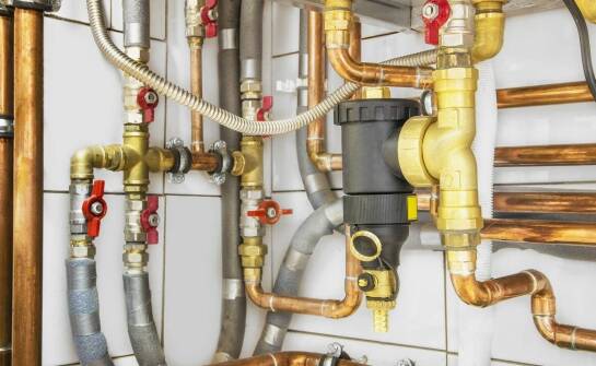 Kluczowe elementy instalacji sanitarnych to odpowietrzniki.