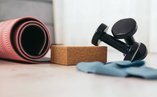 Akcesoria do ćwiczeń w domu – jak wspomóc rehabilitację?