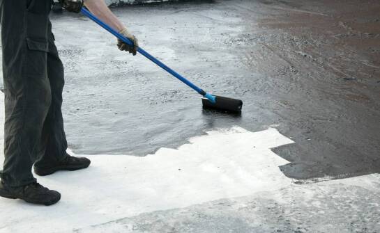 Jakie są wyzwania przy stosowaniu impregnatu do betonu w różnych klimatach?