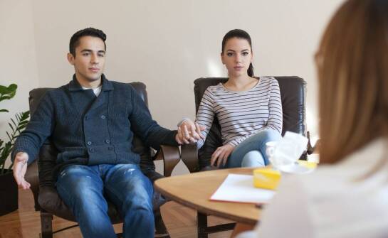 Jak małżeńska terapia wpływa na współpracę i kompromisy w związku?