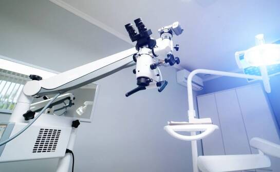 Jakie korzyści niesie stosowanie mikroskopu w endodoncji?