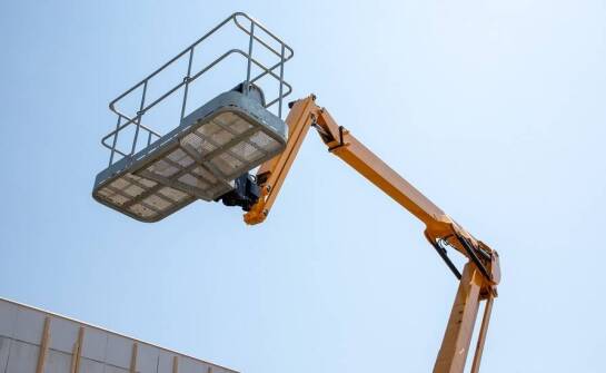 Wynajem podnośników: logistyczne i organizacyjne aspekty