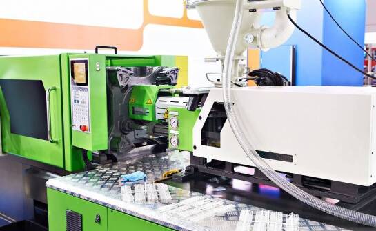 Procesy technologiczne w wtryskowni tworzyw sztucznych: krok po kroku