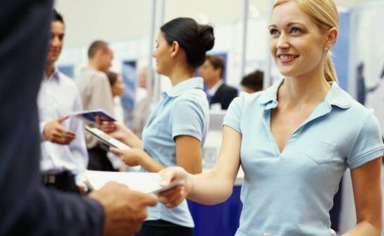 Jak efektywnie nawiązywać biznesowe kontakty na targach turystycznych?