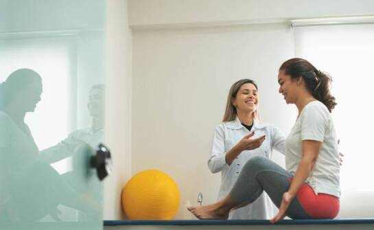 Jakie techniki stosuje kliniczny neurologopeda w pracy z pacjentami po udarze mózgu?