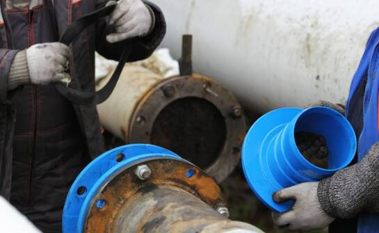 Naprawa plandek a ochrona środowiska: jakie praktyki stosują serwisy?