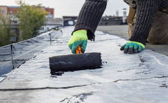 Wybór odpowiednich technologii do naprawy płaskich dachów