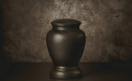 Jakie są najpopularniejsze materiały używane do produkcji urn?