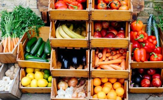 How can a fruit and vegetable supplier help create unique flavors?