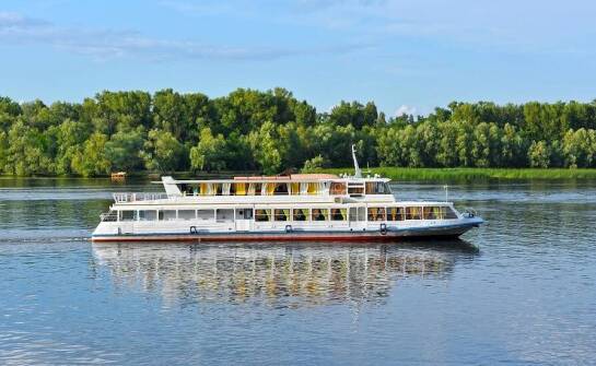 Jakie atrakcje czekają przy pochylni w Oleśnicy podczas rejsu?